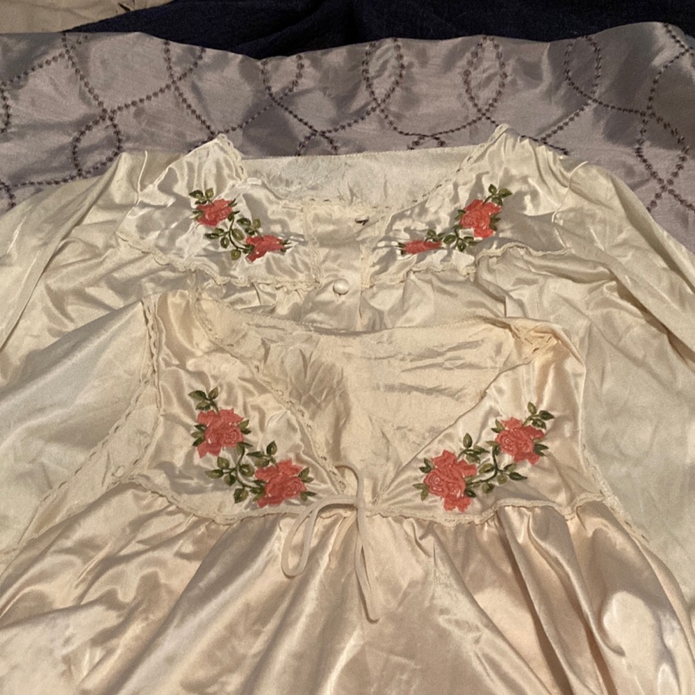 Vintage night dress and robe
